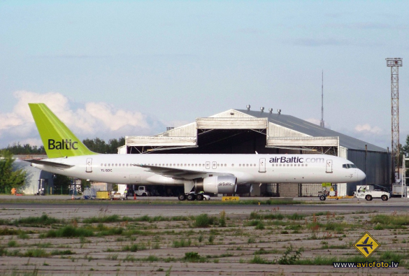 Boeing 757-256